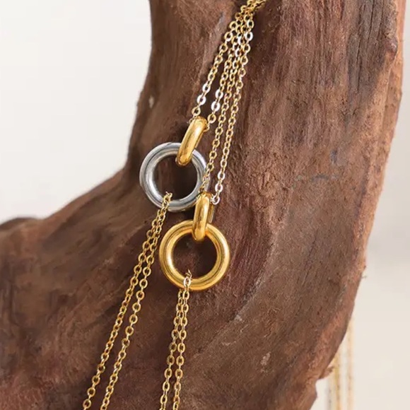 ⚜️𝟯𝟬%𝗢𝗙𝗙 𝗯𝘂𝗻𝗱𝗹𝗲𝘀 𝟯+⚜️ NEW Interlocked Stainless Steel Necklace - Picture 10 of 15